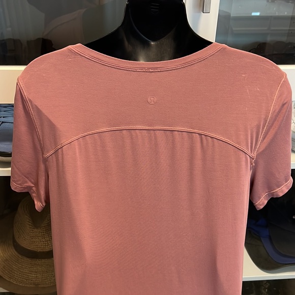 Lulu lemon top - Picture 2 of 2